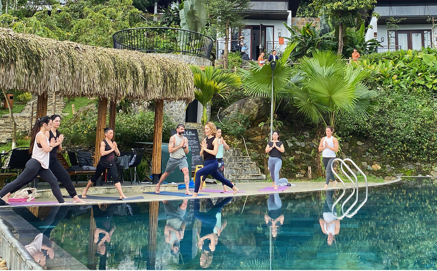 clase de yoga en vietnam