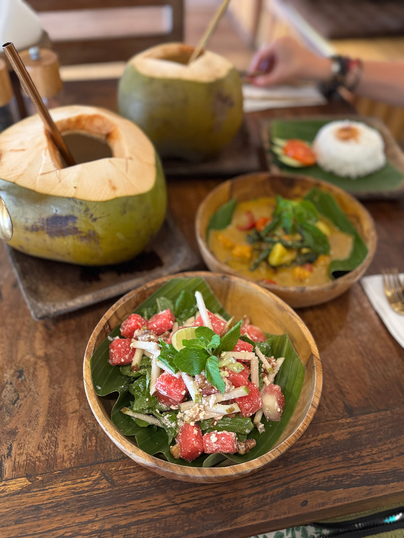 Ensalada con sandía y feta, restaurante en Ubud