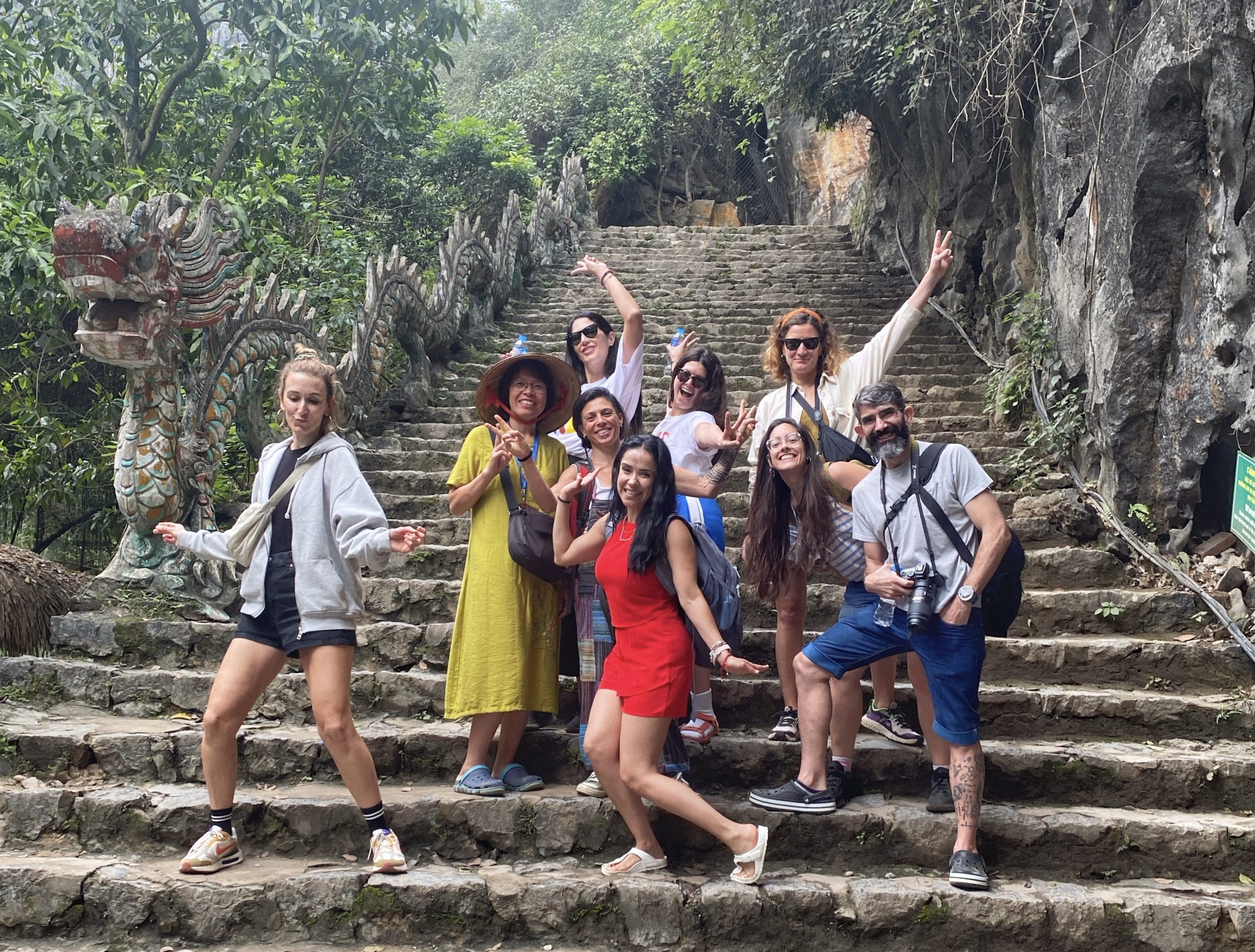 Grupo de yoga en Vietnam 2024